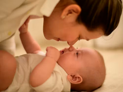 Reflux du nourrisson : 7 conseils pour soulager bébé après le biberon